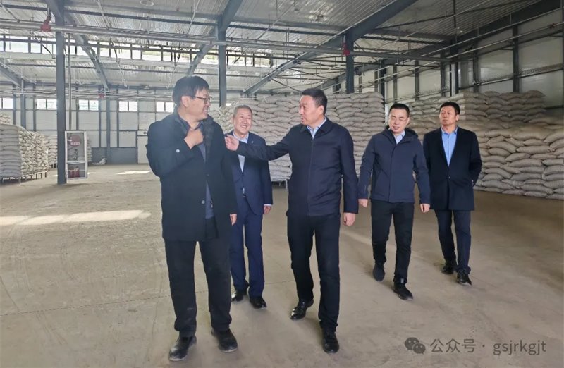 集團黨委委員 副總經理趙星軍赴金控甘南擔保調研慰問